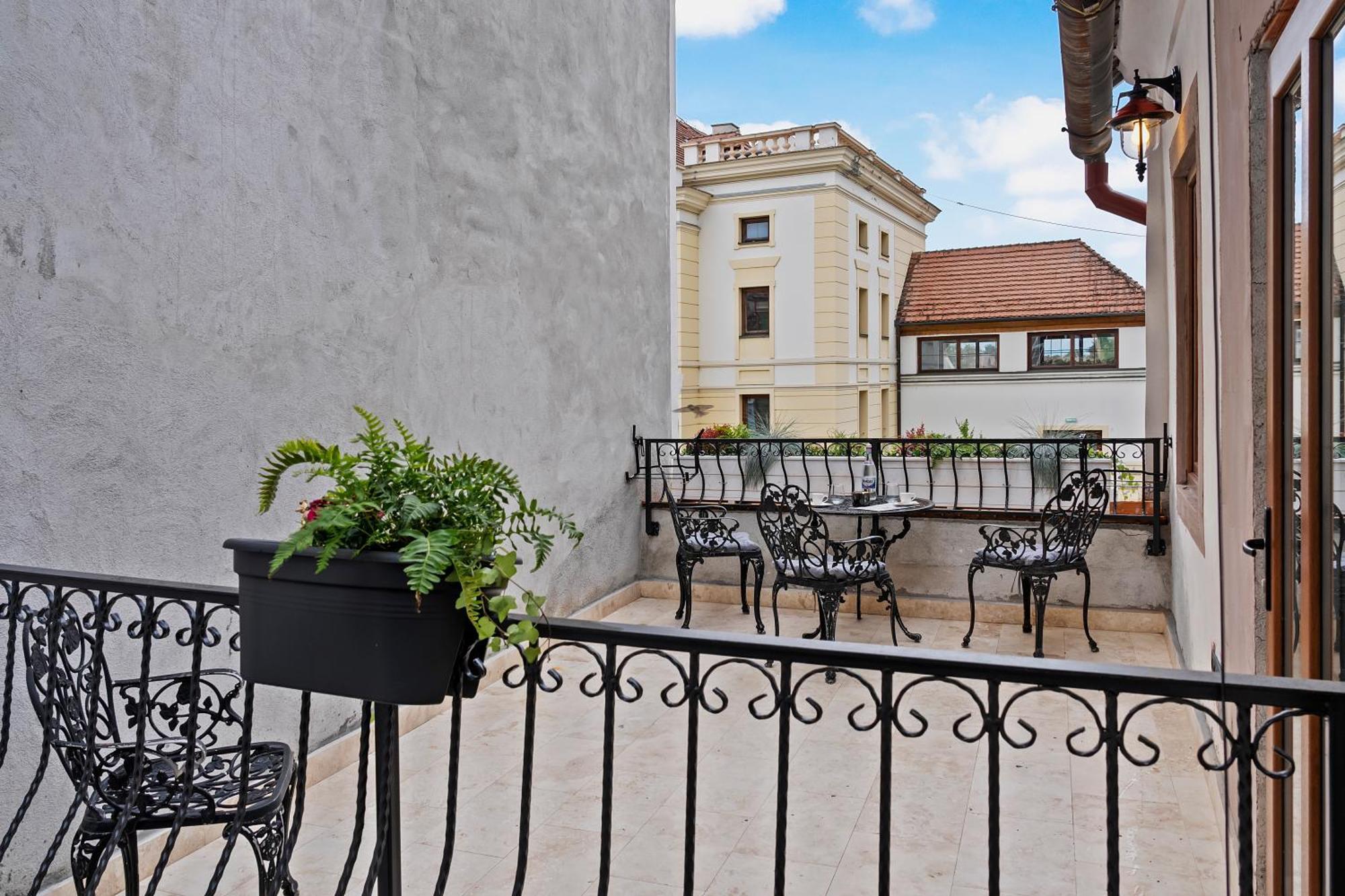 Gela's Terrace